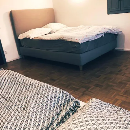 Quarto em Acomodações Particulares Flower Nahe Bahnhof & Lkh Salzburgo